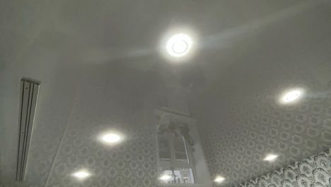 натяжные потолки - фото